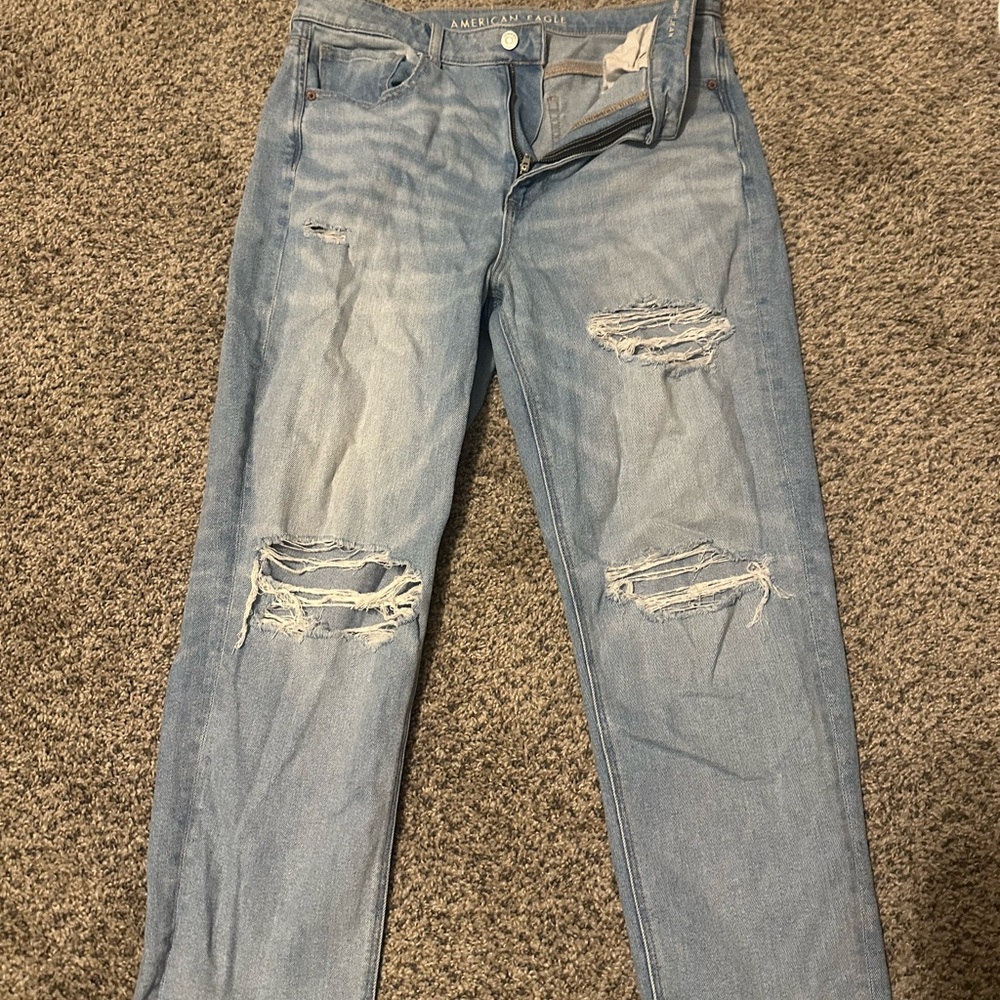 American Eagle Mom Straight Jeans